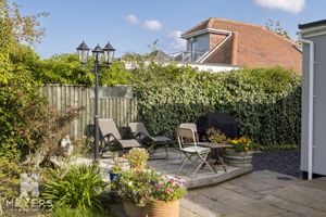 Decking Area- click for photo gallery